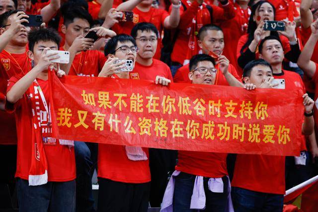 维尼修斯：离开皇马去阿森纳并非明智之举，他仍然希望续约